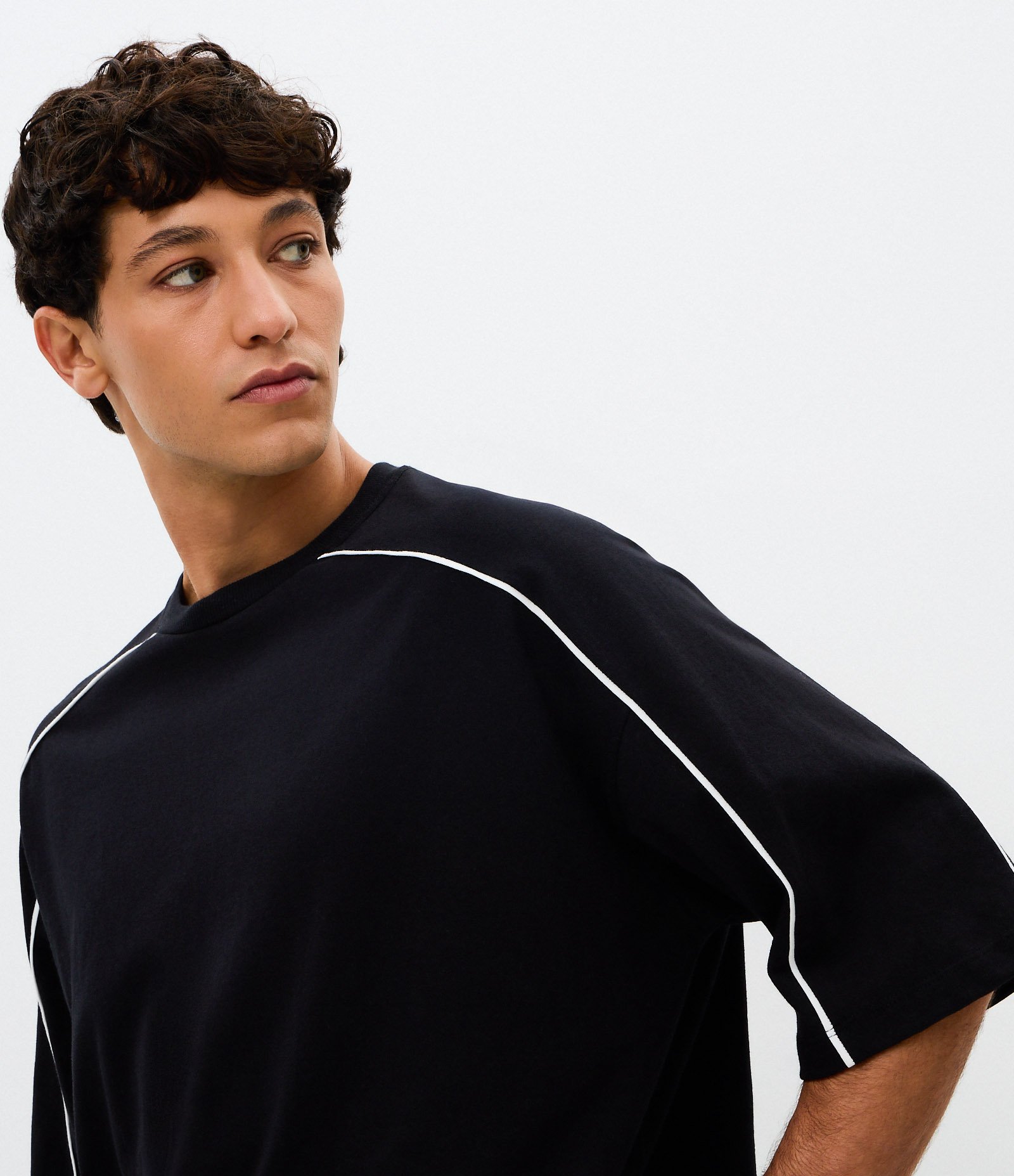 Camiseta Boxy em Algodão com Listras Contrastante Preto 1