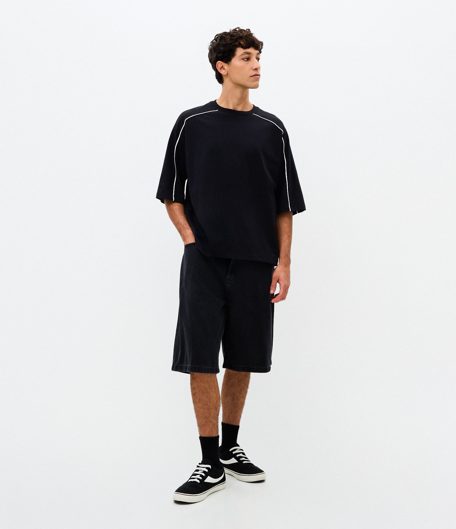 Camiseta Boxy em Algodão com Listras Contrastante Preto 2
