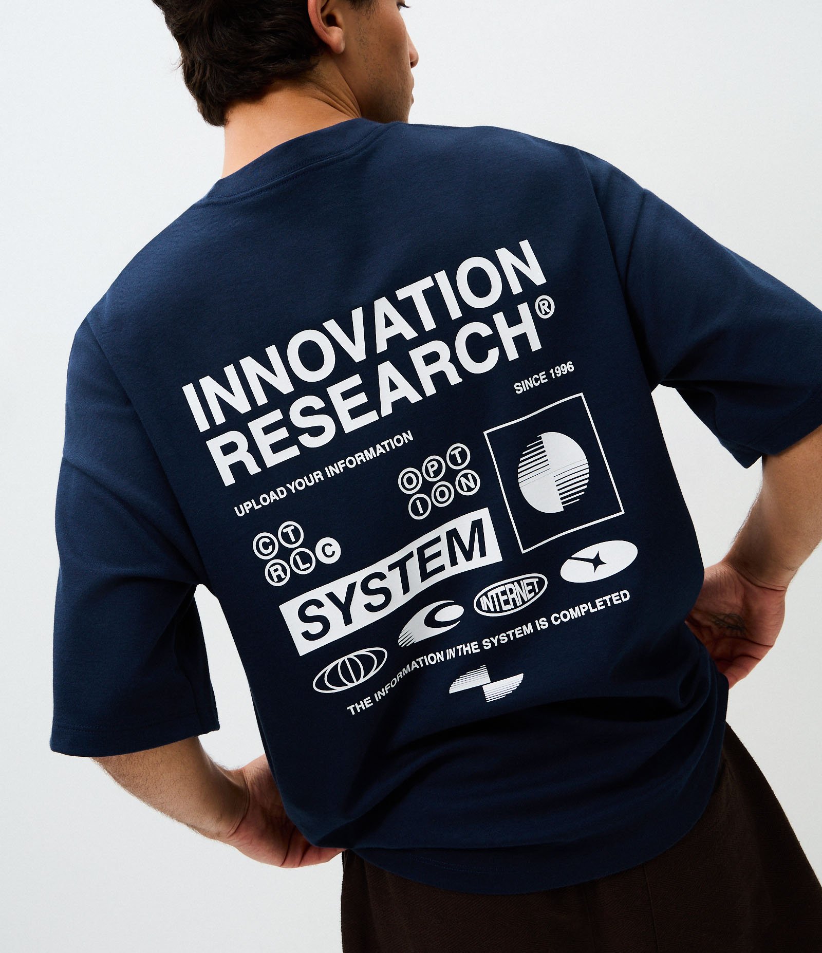 Camiseta Oversized em Malha Encorpada com Estampa Innovation Research Roxo 1