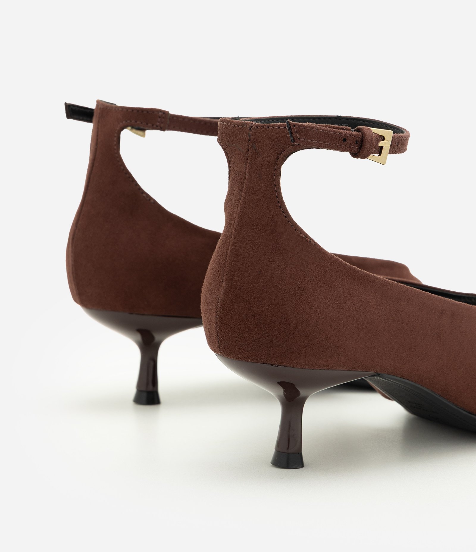 Sandália de Dedo em PU com Salto Kitten Heel Marrom 3