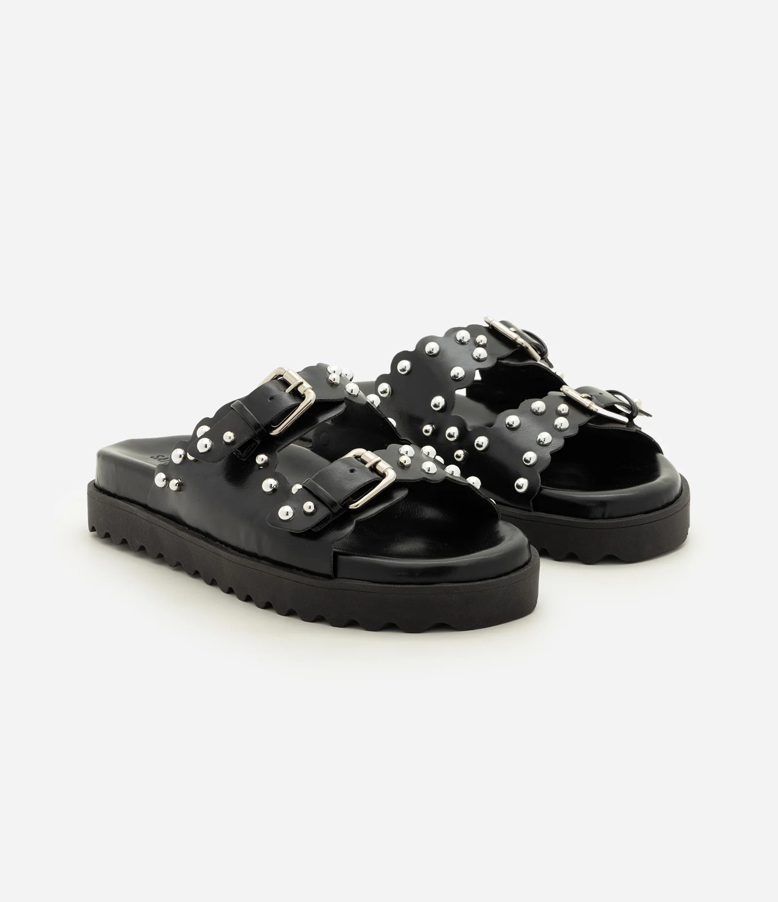 Rasteira Mule com Sola Tratorada e Aplicação de Tachas Metálicas Preto 2