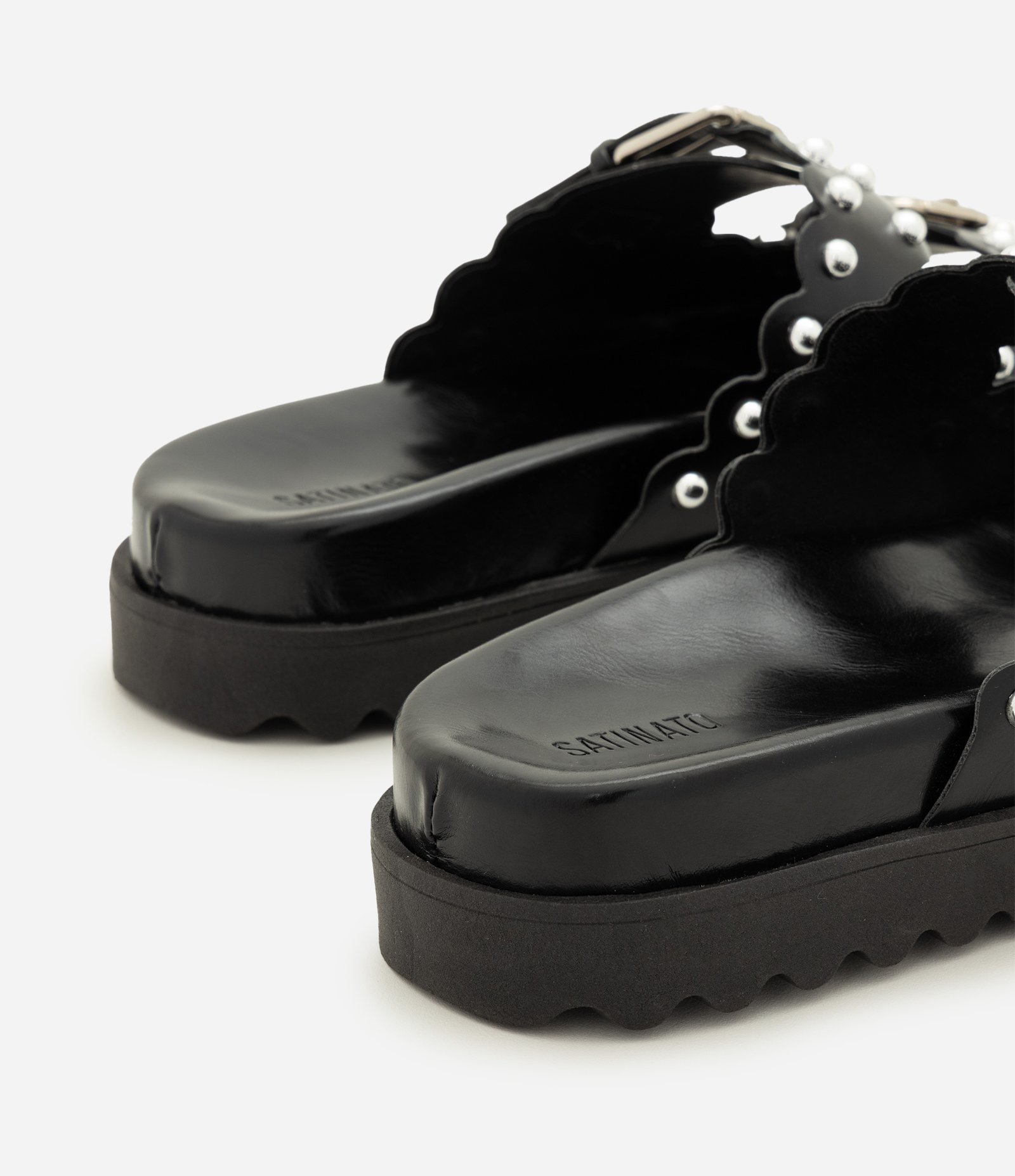 Rasteira Mule com Sola Tratorada e Aplicação de Tachas Metálicas Preto 3