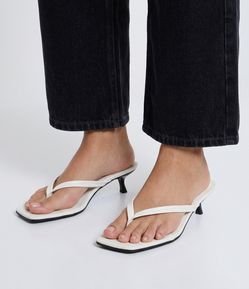 Sandália Mule em PU com Salto Kitten Heel