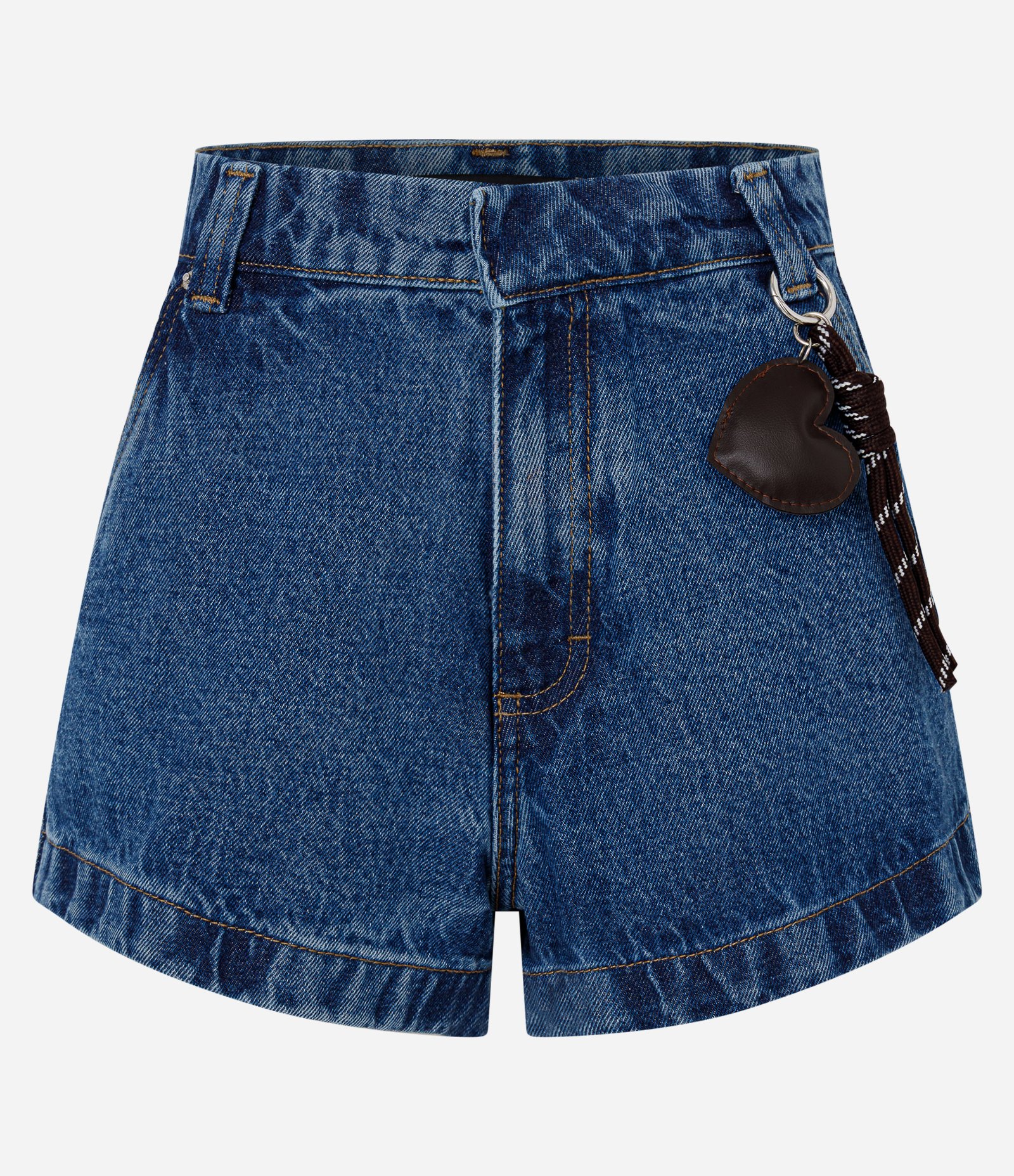Short Evasê em Jeans com Chaveiro de Coração Azul 5