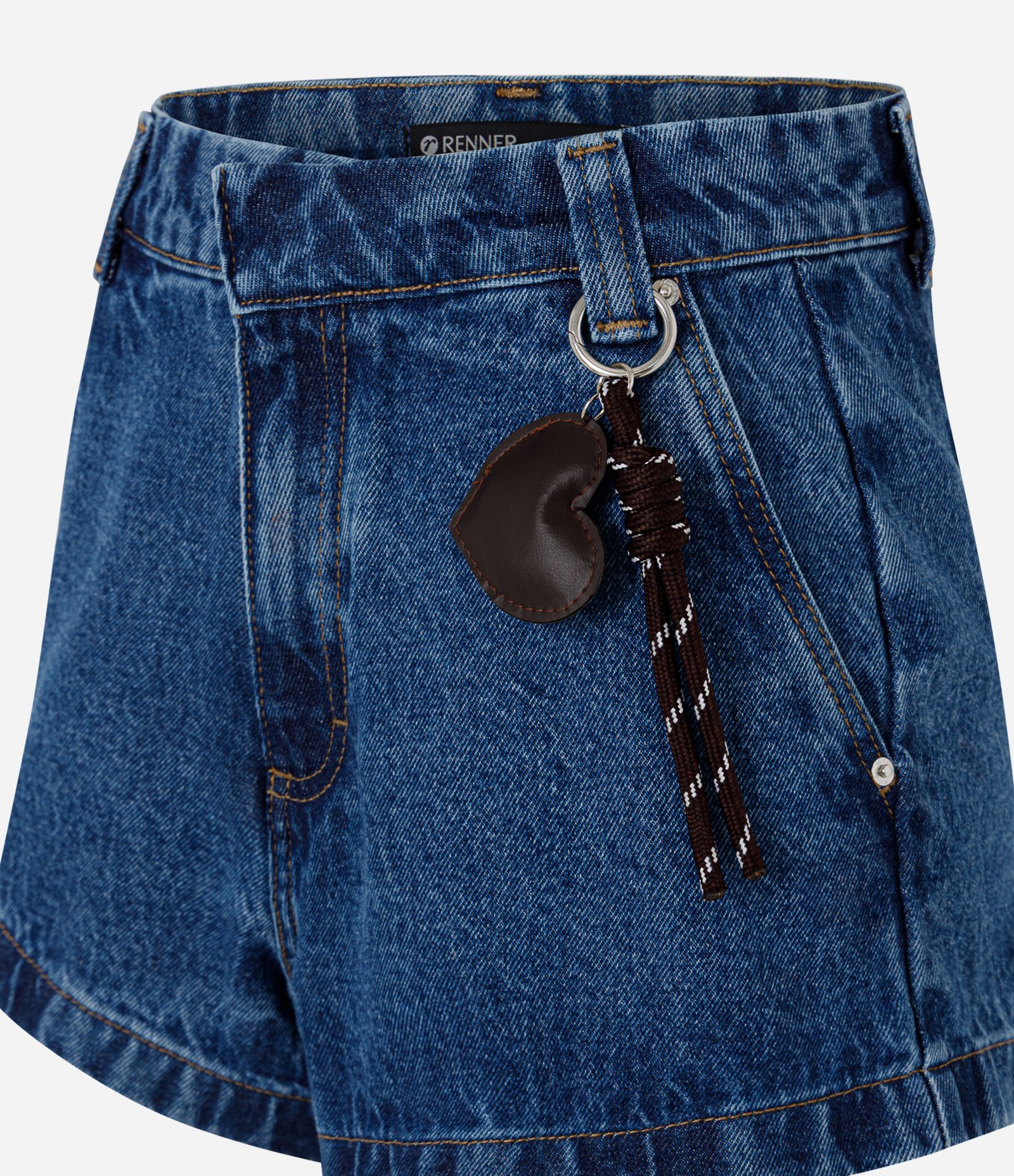 Short Evasê em Jeans com Chaveiro de Coração Azul 6