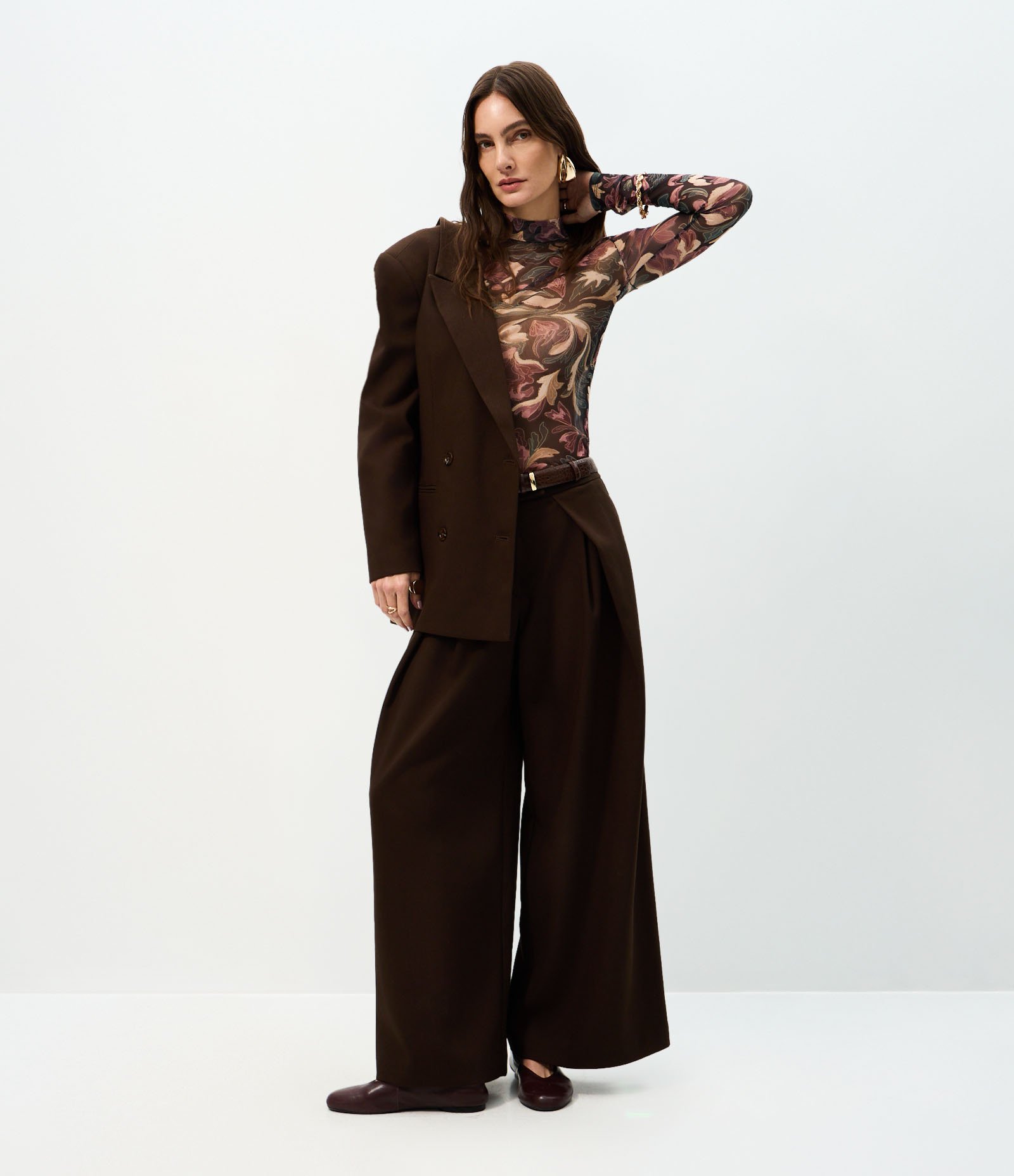 Blusa em Tule com Estampa Floral e Gola Alta Preto 2