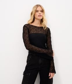 Blusa Manga Longa Texturizada com Manga Evasê e Transparência