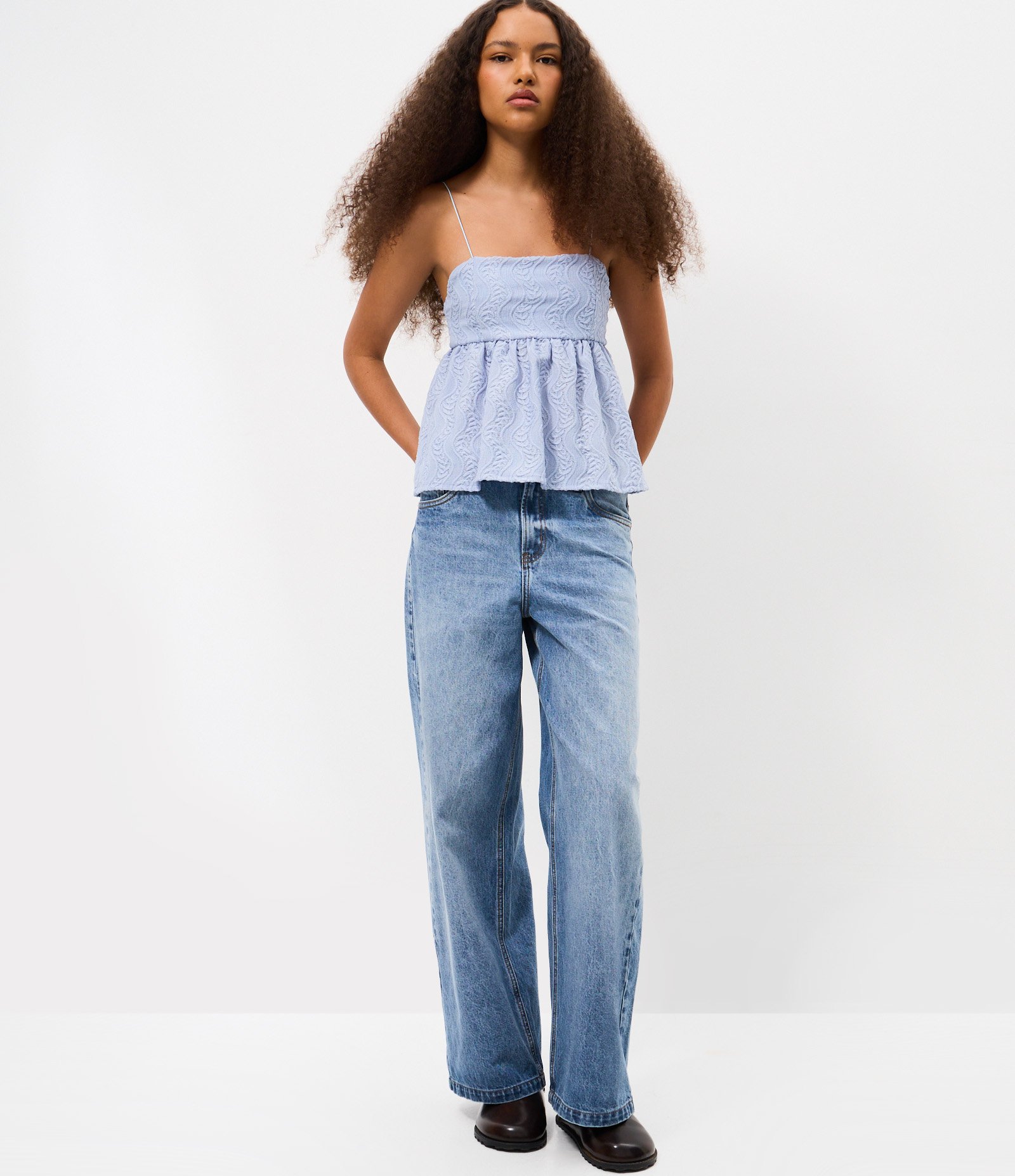 Blusa Bata Texturizada com Alças Finas Azul 2