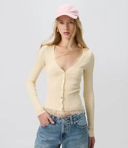 Cardigan em Tricô Canelado com Renda e Abotoamento