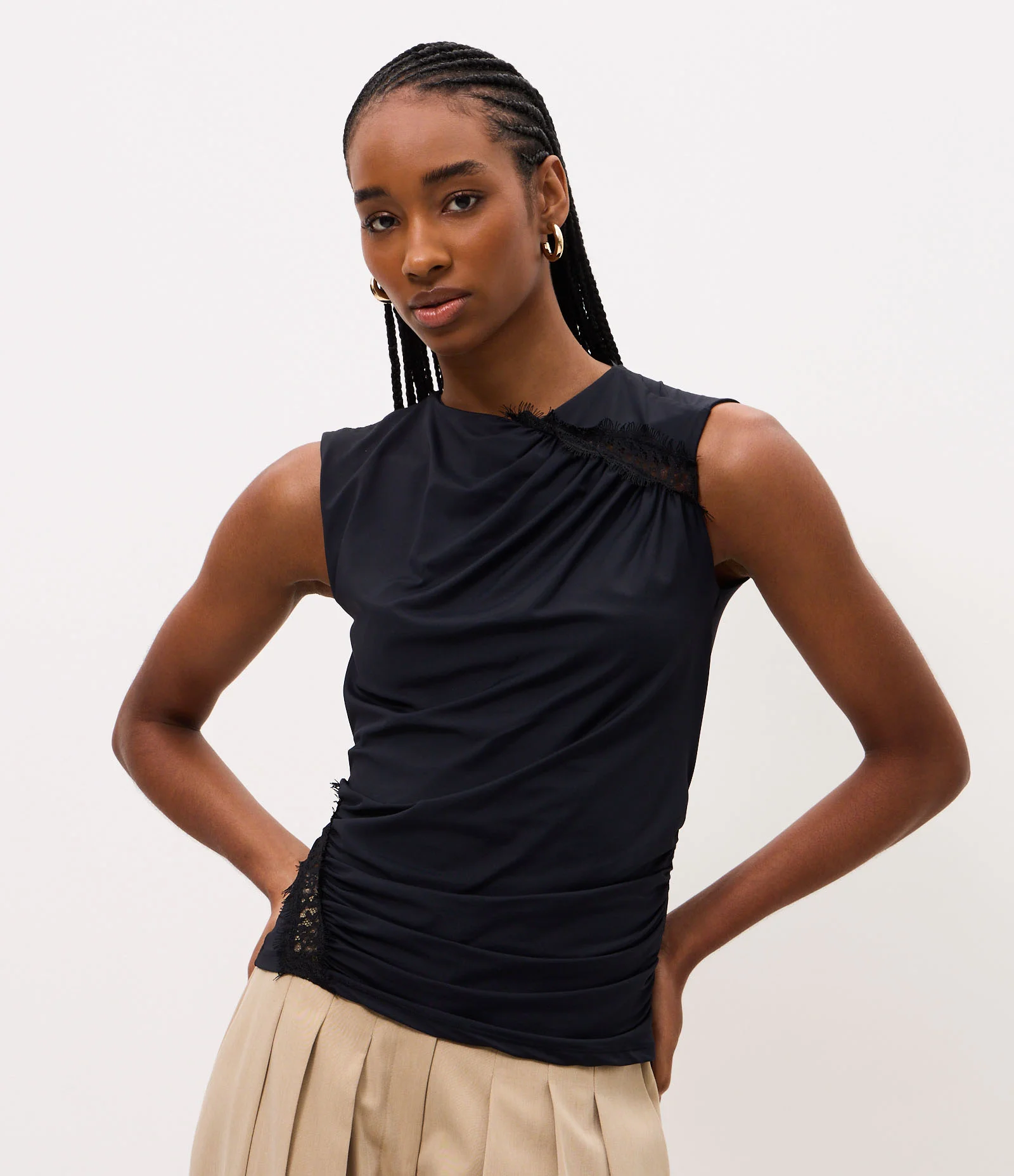 Blusa em Microfibra com Detalhe em Renda na Alça Preto 1