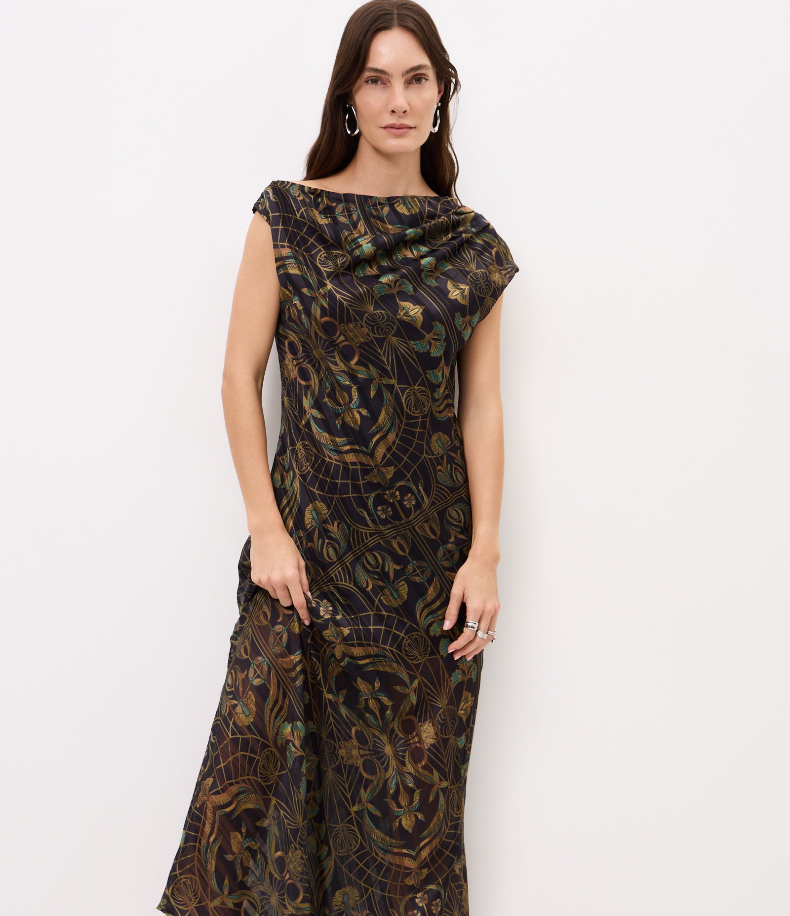 Vestido Longo em Chiffon com Gola Degagê e Estampa Abstrata Multicores 1