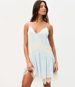 Vestido Curto em Chiffon com Renda Aplicada