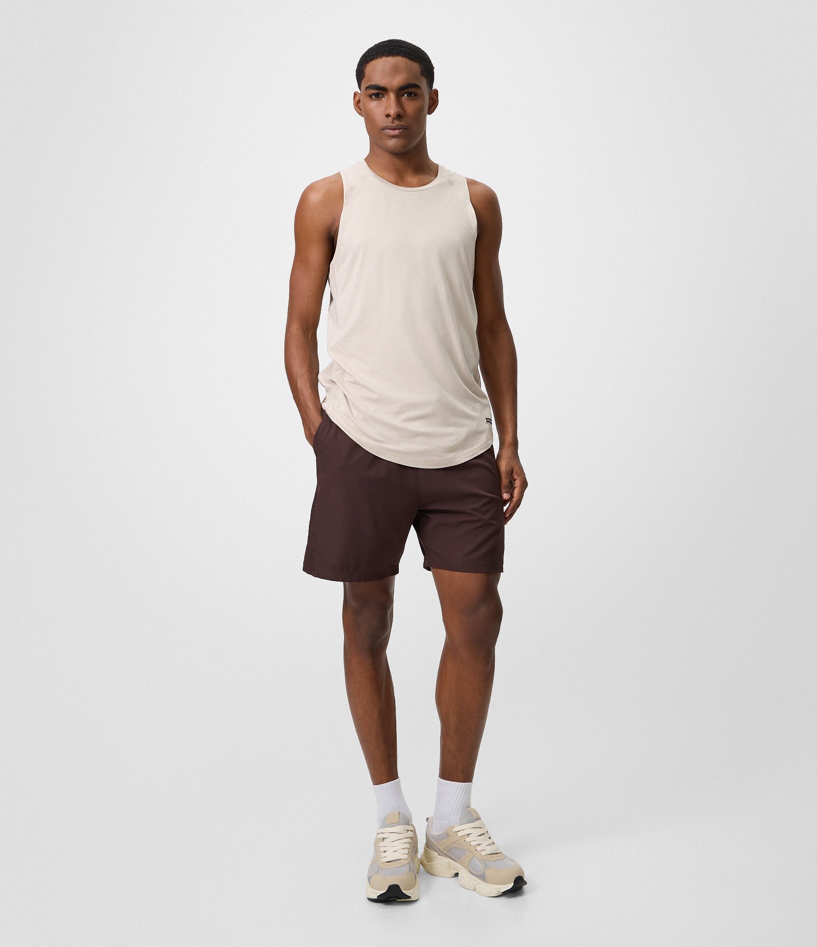 Bermuda Esportiva com Laser Cut Marrom Escuro 4