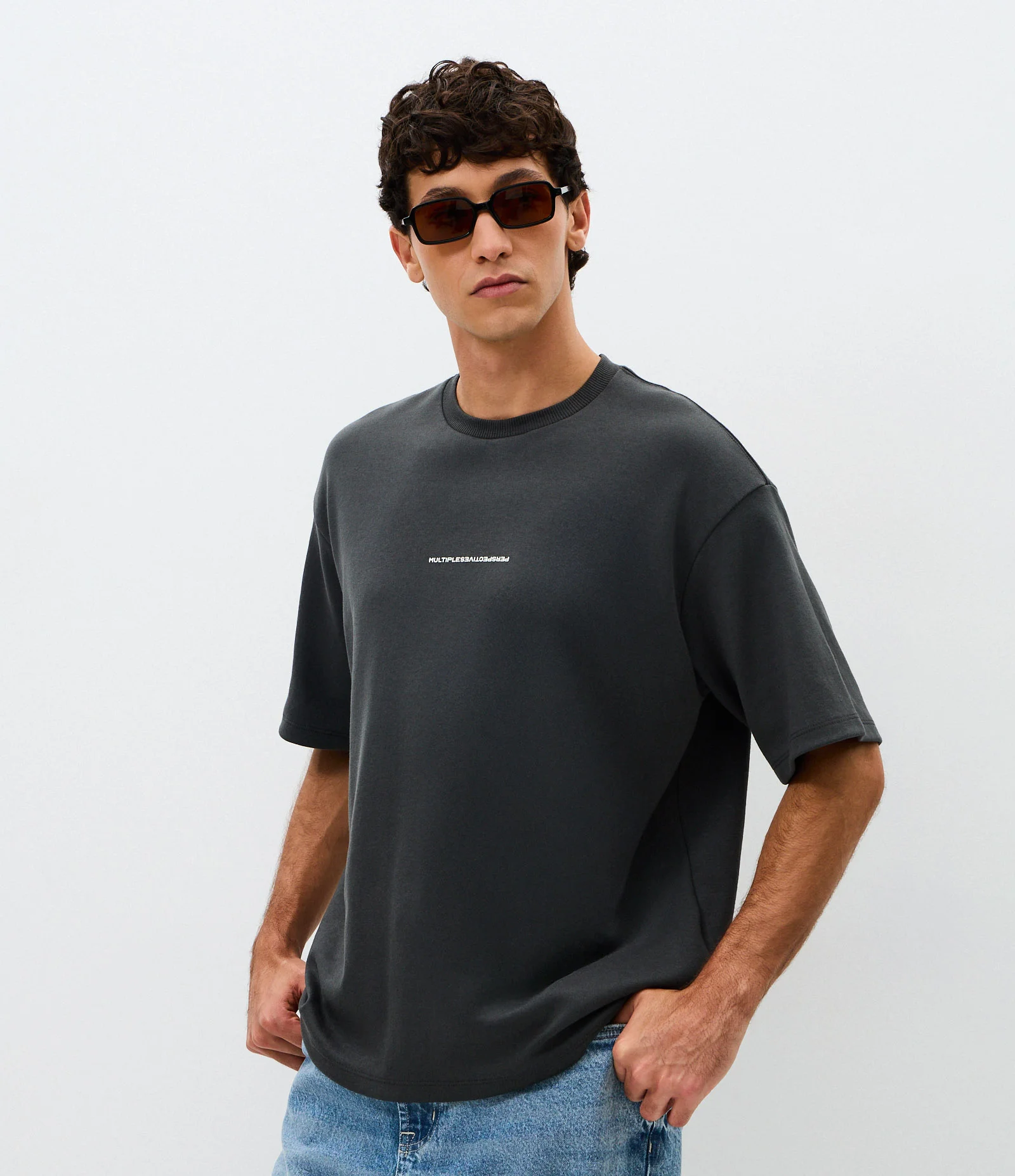 Camiseta Boxy Suedini Minimal Cinza 1