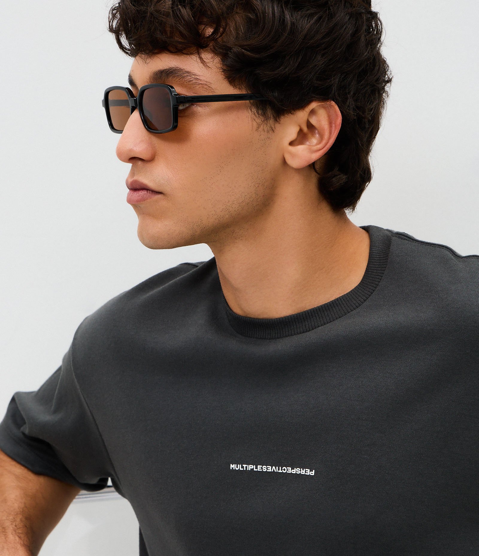 Camiseta Boxy Suedini Minimal Cinza 3