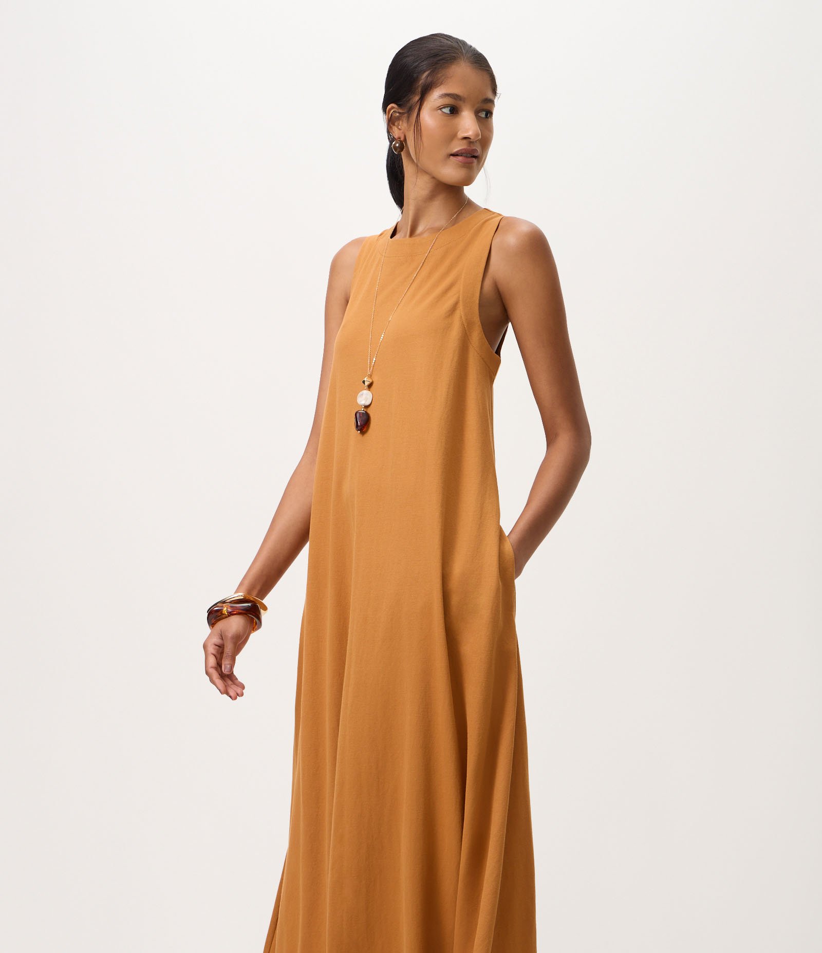 Vestido Midi em Piquet com Bolsos Caramelo 2