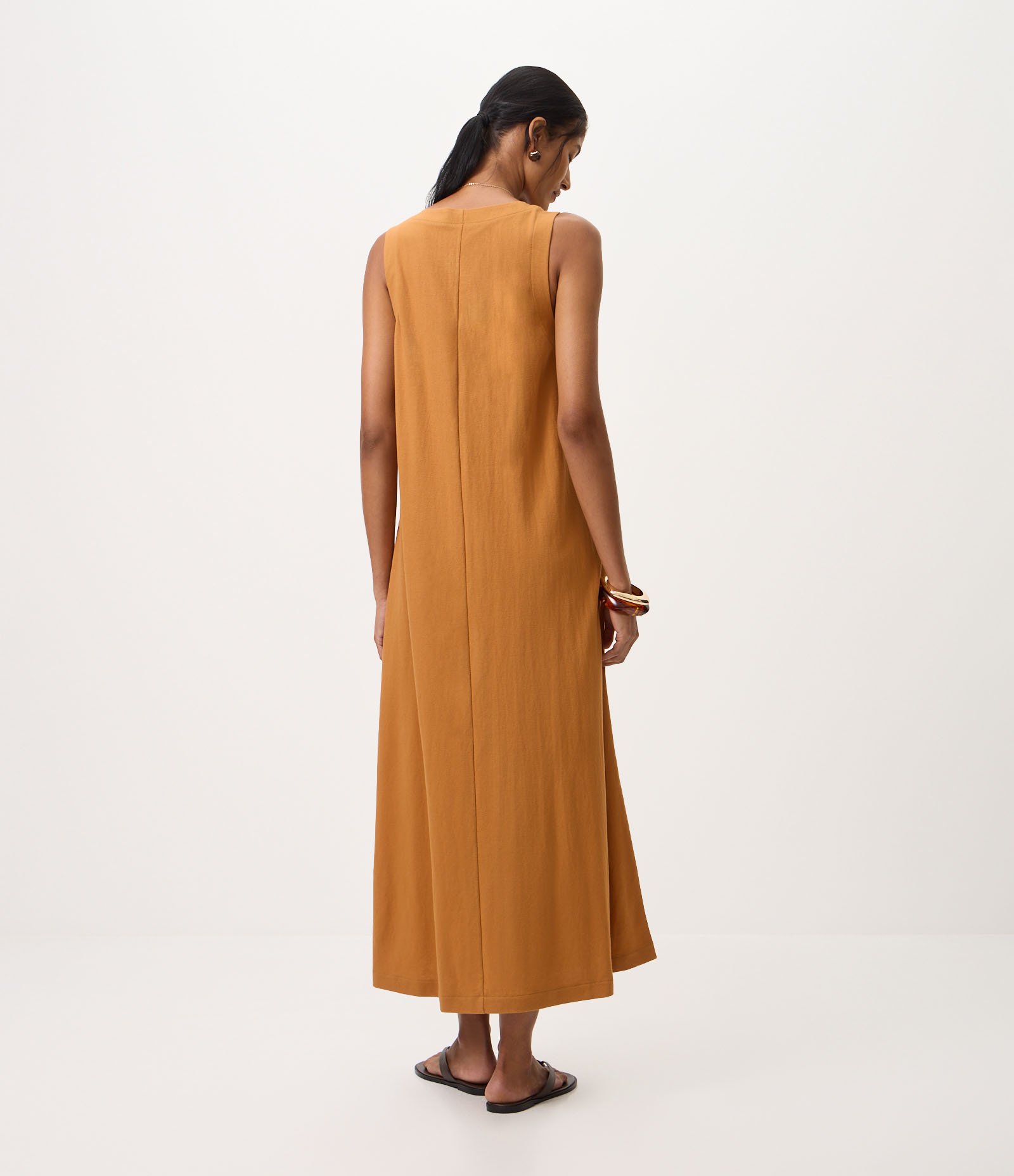 Vestido Midi em Piquet com Bolsos Caramelo 4