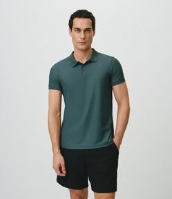 Polo Performance Texturizada com Botões