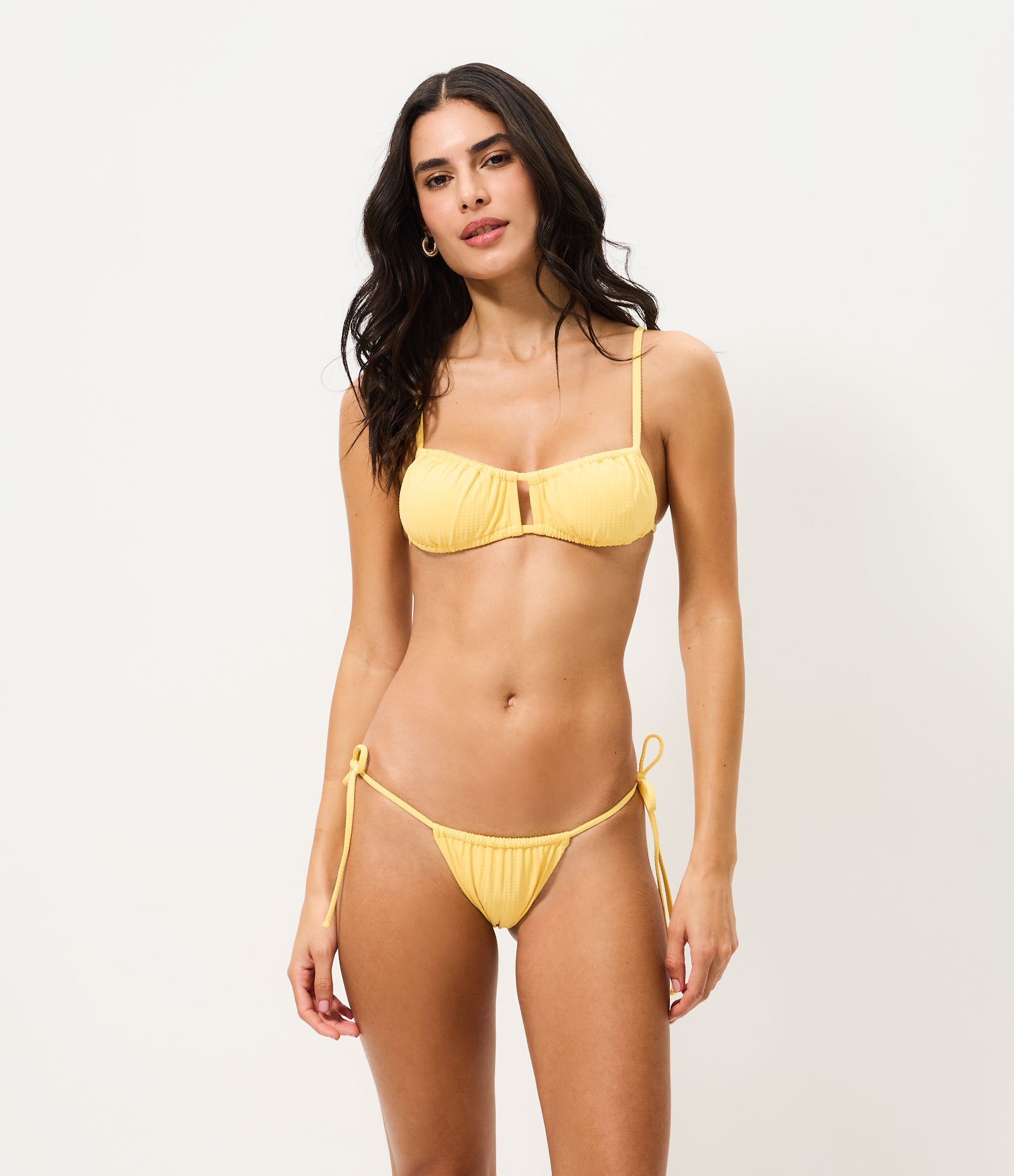 Biquíni Top Camisetinha em Microfibra Texturizada com Franzido Amarelo 2