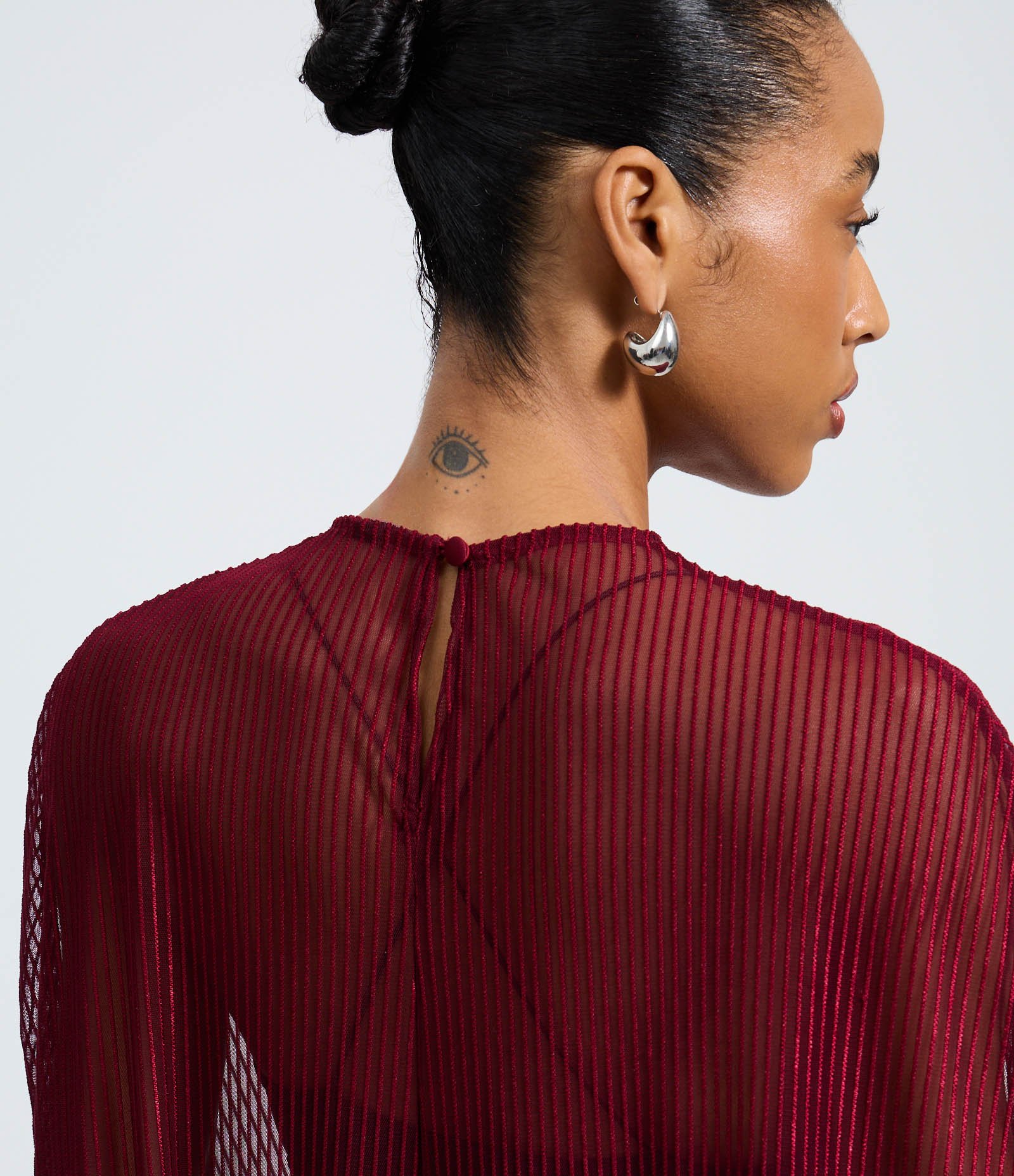 Blusa em Tule Listrado com Efeito Capa Vermelho 4