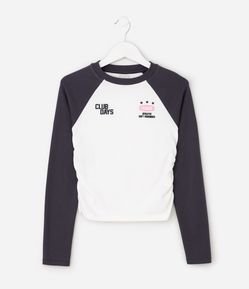 Camiseta Baby Look Infantil em Algodão com Manga Raglan e Lettering Puff - Tam 5 a 16 Anos