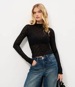 Blusa Manga Longa em Renda Texturizada com Gola Alta