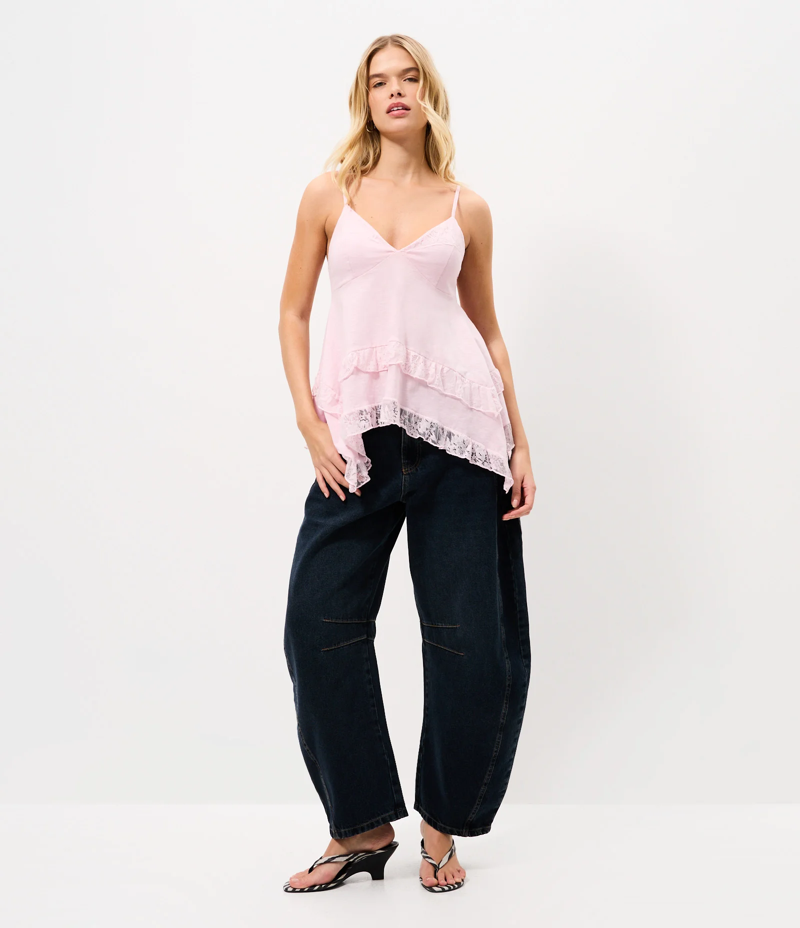Blusa de Alcinha em Flame com Barra em Camadas e Detalhe em Renda Rosa 2