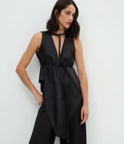 Blusa Acetinada com Decote Halter e Pontas Alongadas