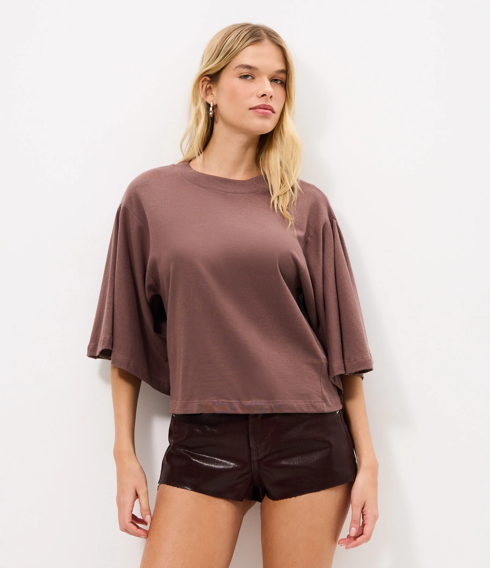 Blusa em Algodão com Manga Ampla e Recortes Marrom 1