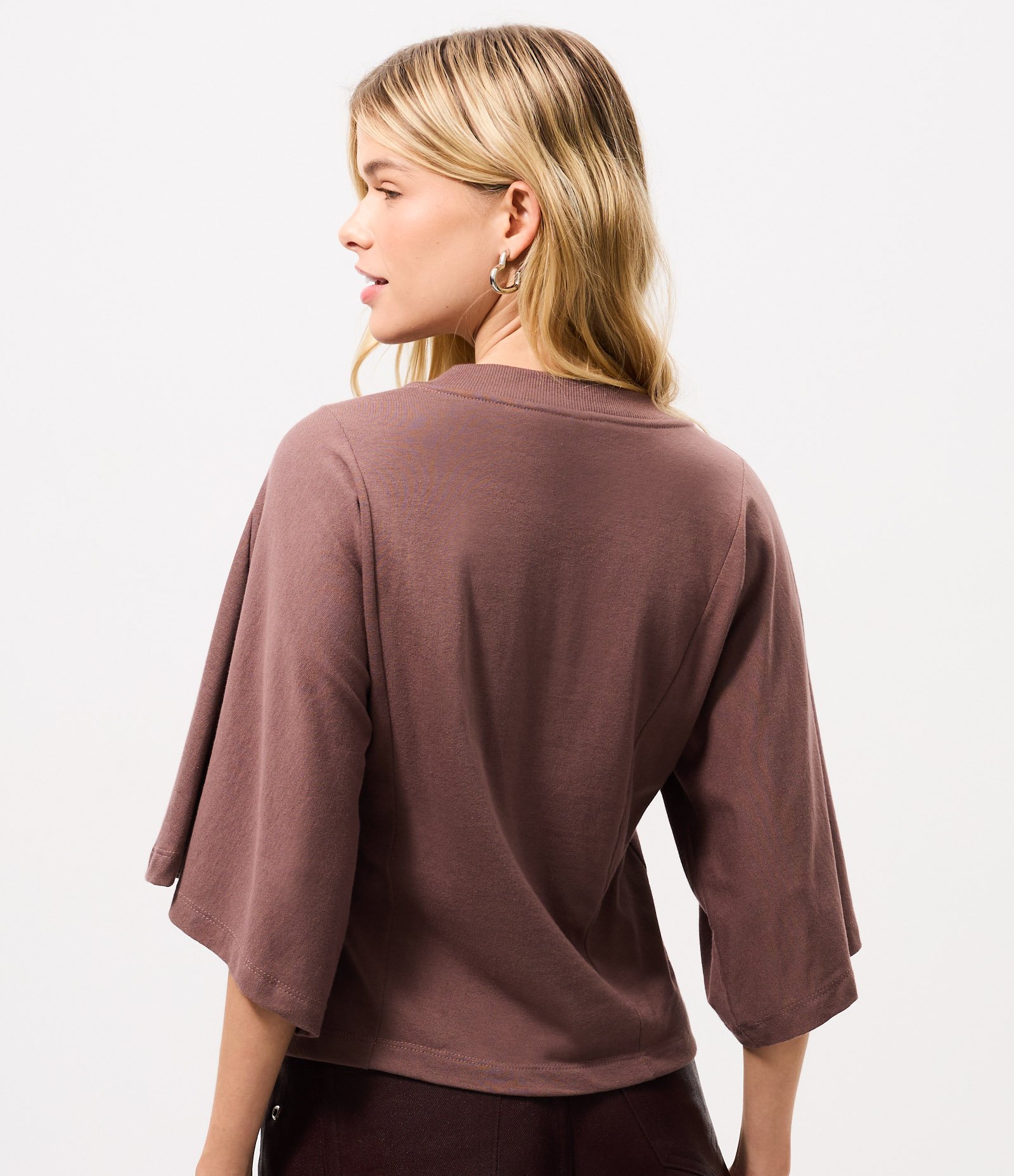 Blusa em Algodão com Manga Ampla e Recortes Marrom 4