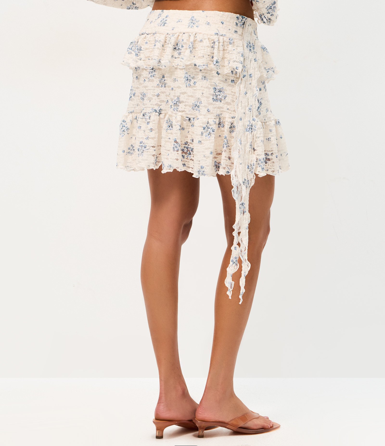 Saia Evasê Curta em Renda Floral Liberty Branco 4