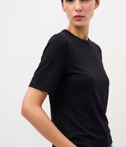 Blusa em Viscolycra com Decote Canoa