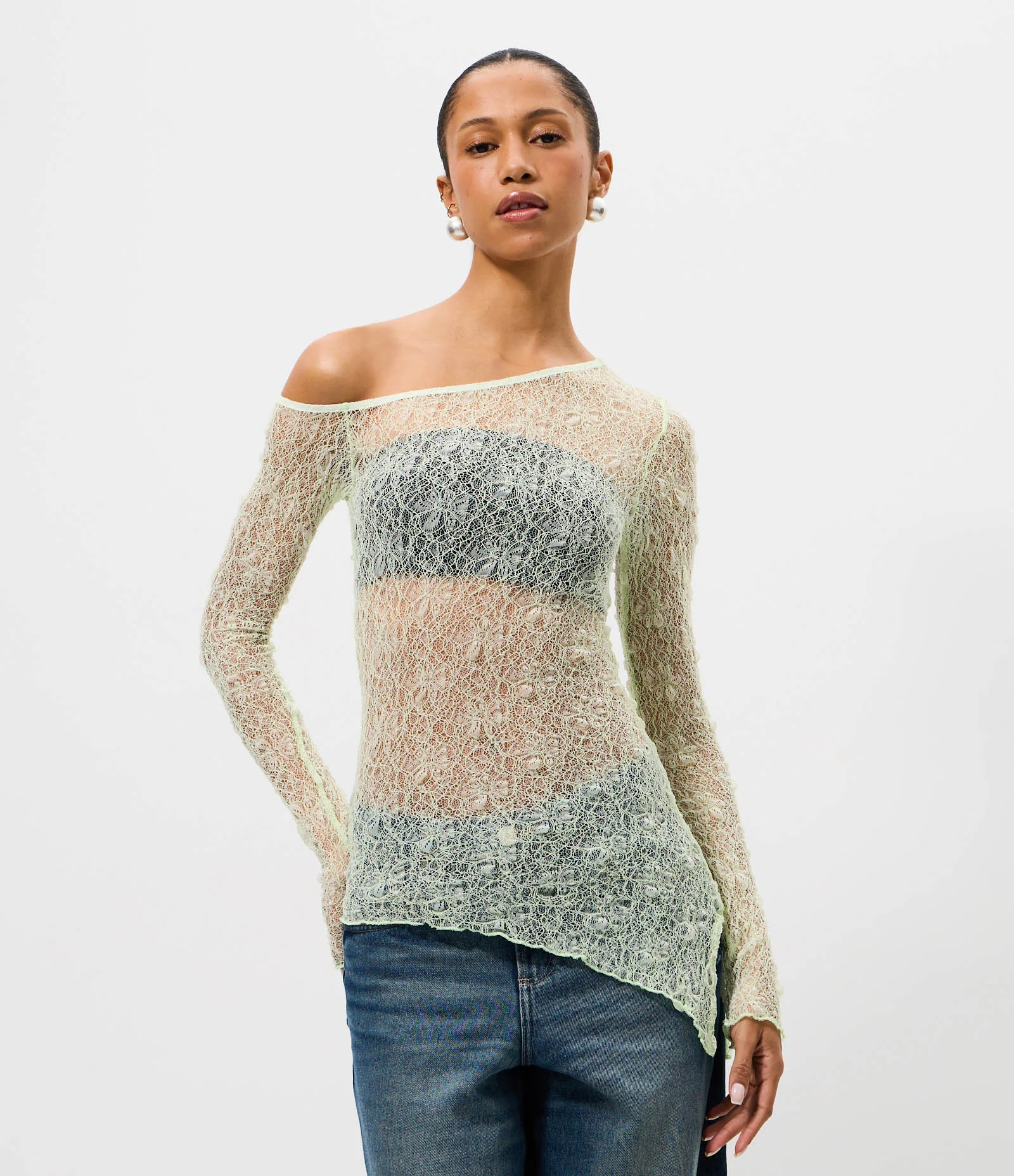 Blusa em Renda Texturizada com Gola Assimétrica e Barra Alongada Verde Claro 1