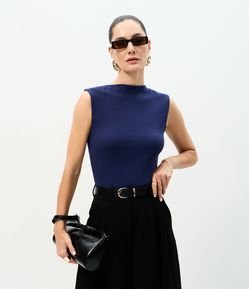 Blusa em Algodão com Gola Canoa