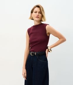 Blusa em Algodão com Gola Canoa