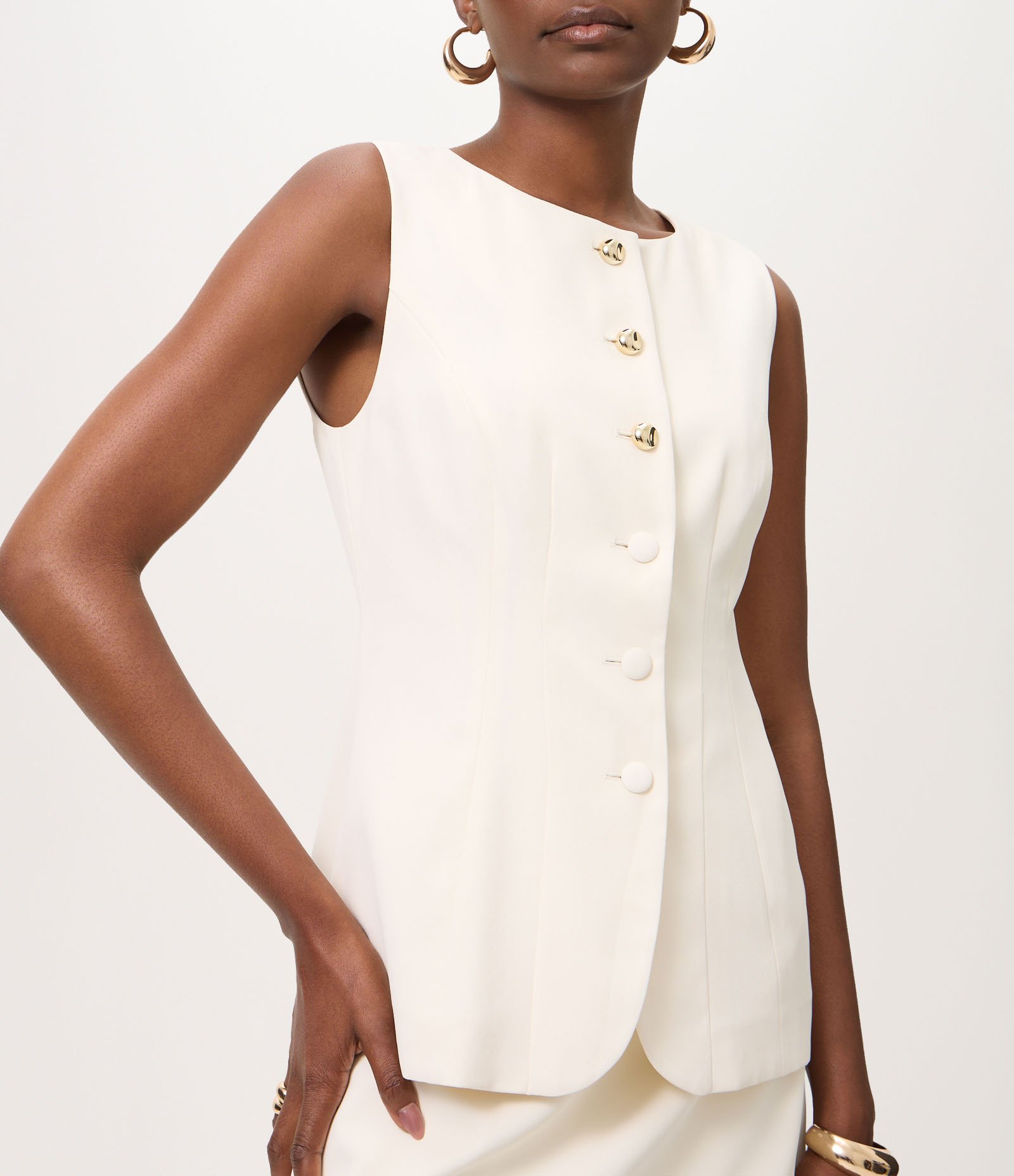 Colete em Crepe com Decote Redondo e Botões Off White 3