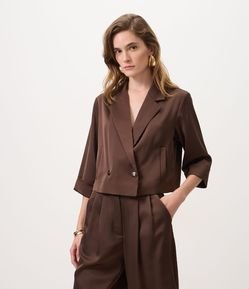 Blazer Cropped com Manga 3/4 e Abotoamento Duplo