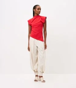 Blusa Regular em Crepe com Ombreiras e Barra Assimétrica