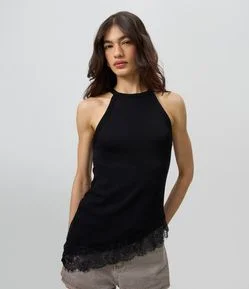 Blusa em Tricô com Barra Assimétrica e Detalhe em Renda