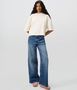 Camiseta em Modal com Modelagem Ampla e Gola Alta