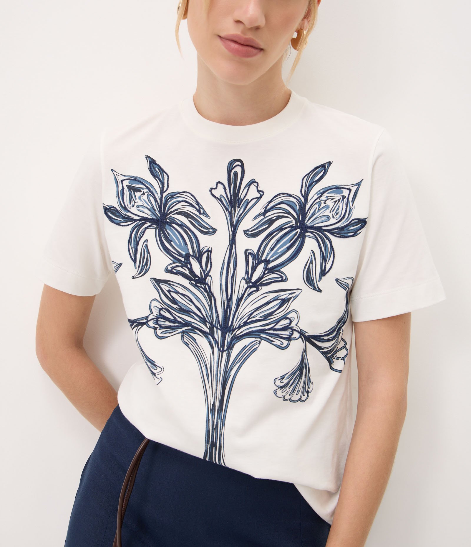 Blusa em Algodão com Bordado Ramos de Floress Branco 3