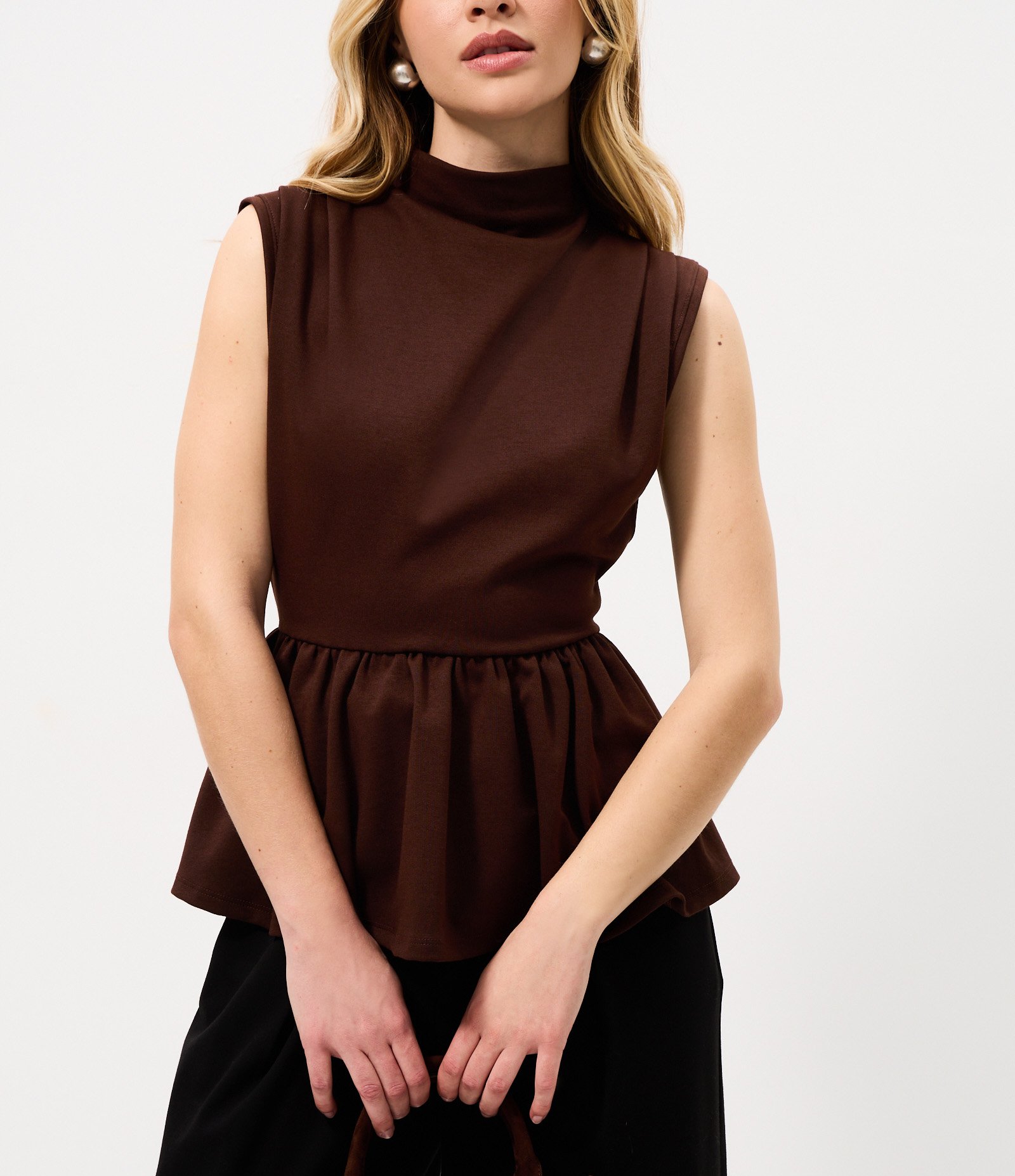 Blusa Peplum em Ponto Roma com Gola Alta Marrom 3