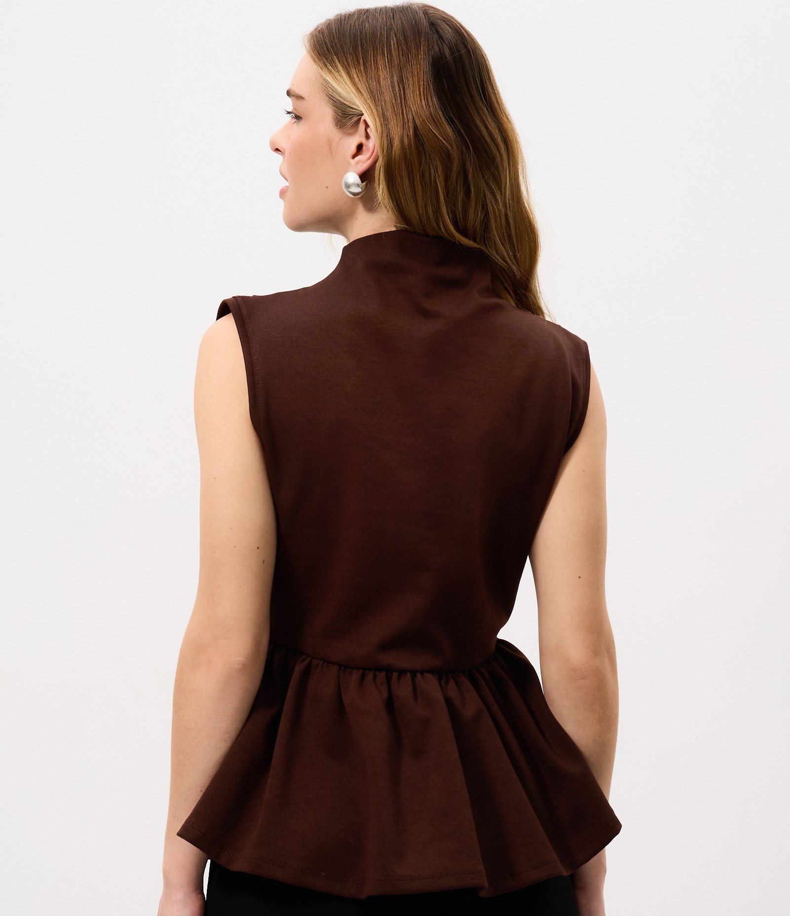 Blusa Peplum em Ponto Roma com Gola Alta Marrom 4