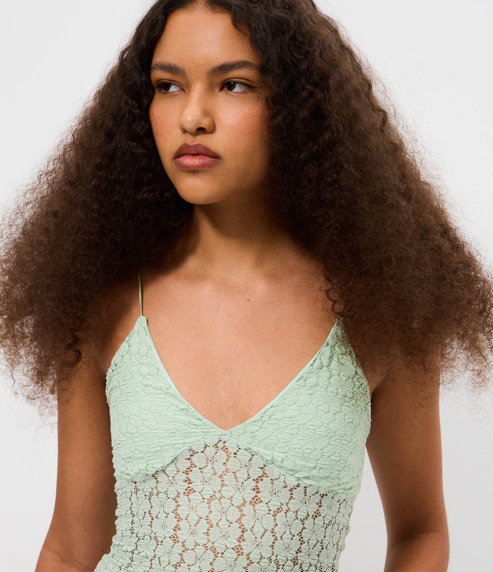 Blusa Alcinha em Renda Texturizada com Decote V Verde 3