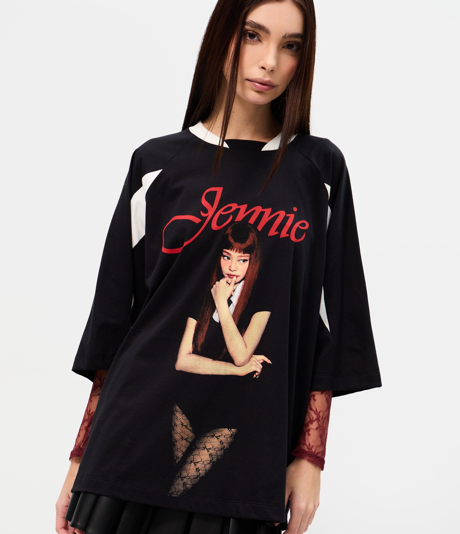 Camiseta Oversized com Estampa Jennie e Recortes Contrastantes Preto 3