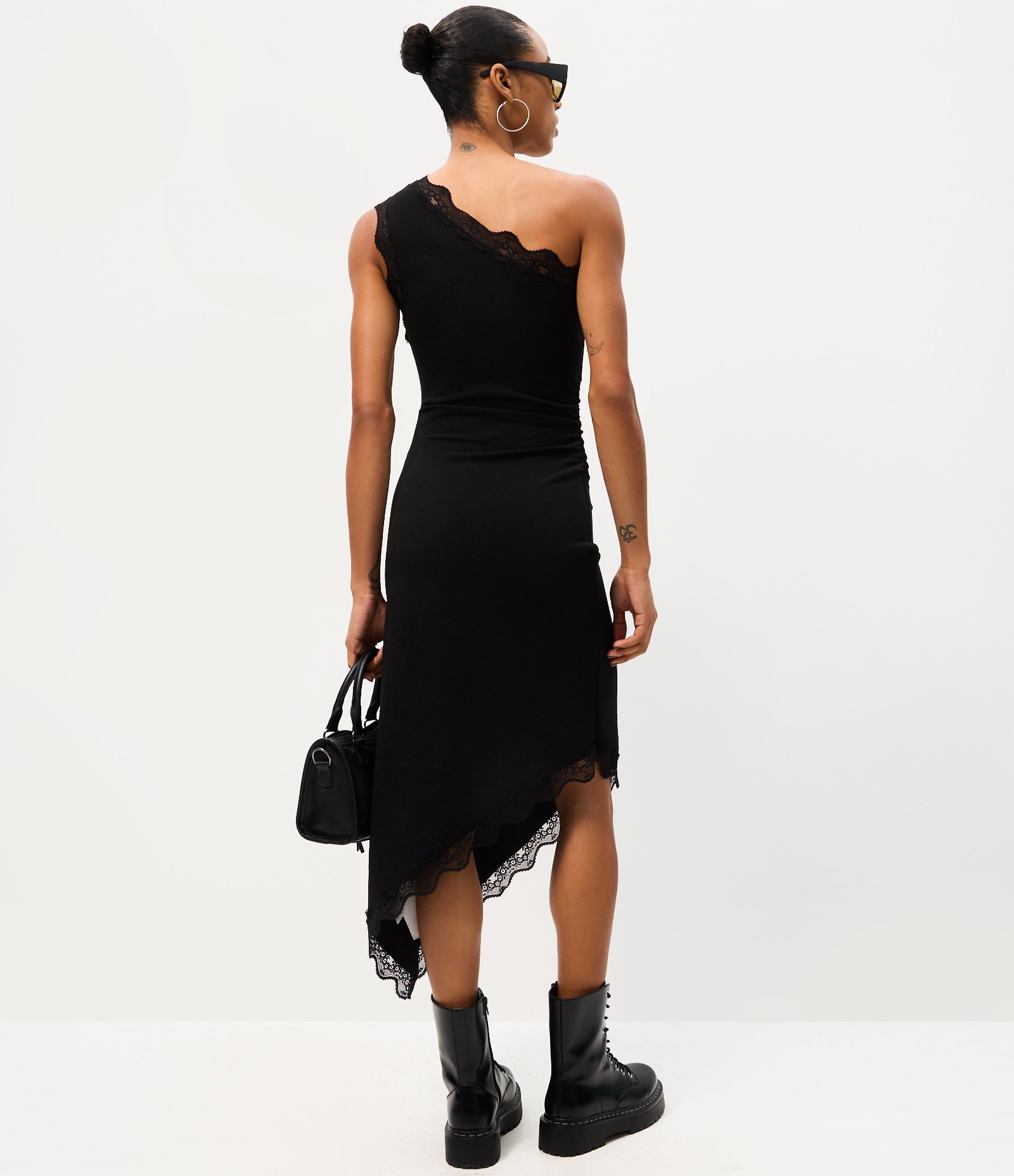 Vestido Ombro Único com Decote Assimétrico e Detalhe Rendado Preto 4
