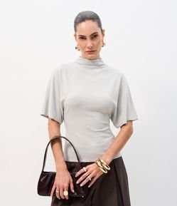 Blusa Ampla com Gola Alta e Mangas Curtas