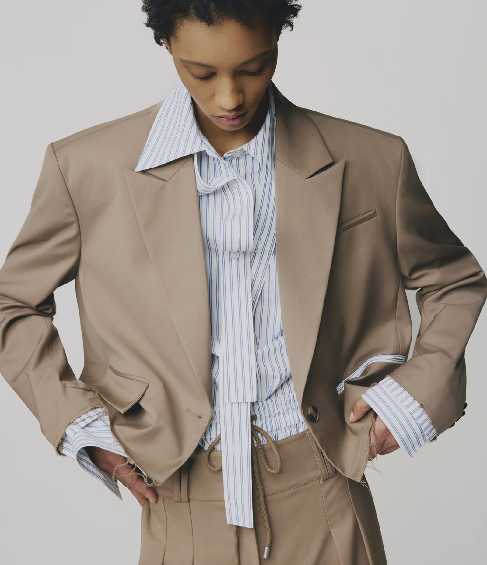 Blazer Oversized Alfaiatado com Acabamento Desfiado Bege 2