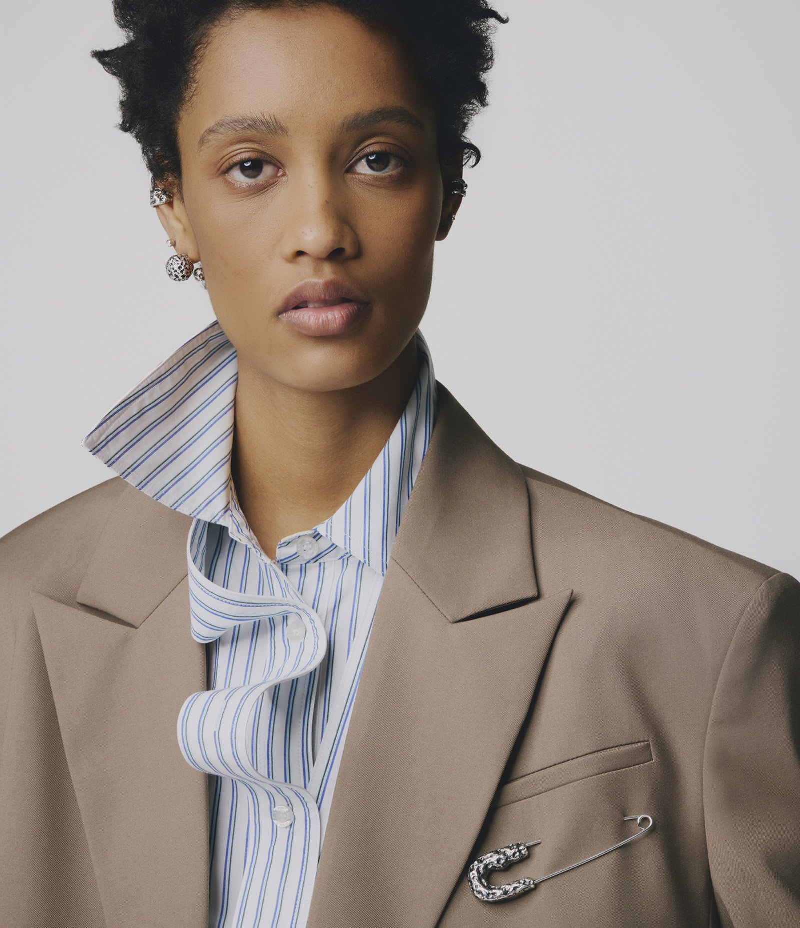 Blazer Oversized Alfaiatado com Acabamento Desfiado Bege 3