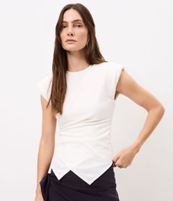 Blusa com Recorte Transpassado e Ombreiras